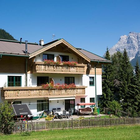 Haus Gipfelblick Apartment Lermoos Exterior photo