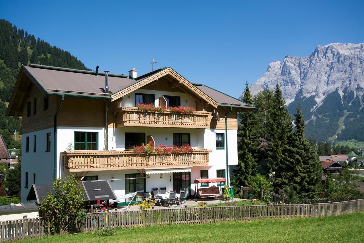 Haus Gipfelblick Apartment Lermoos Exterior photo